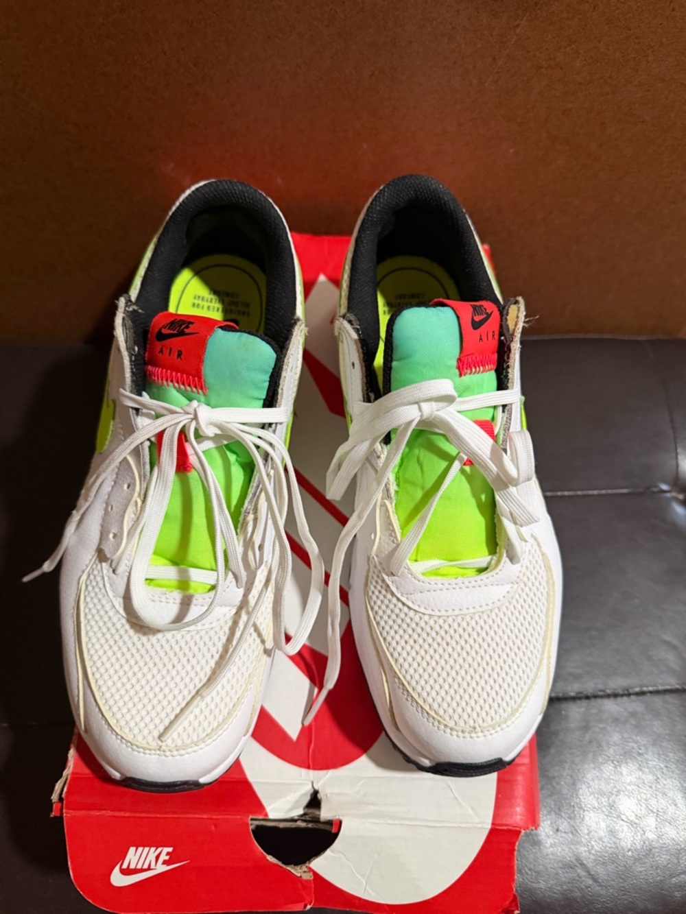 Nike air max Excee women’s sneakers 8.5 white/volt-black/crimson laser